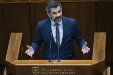 Na sn&iacute;mke poslanec parlamentu J&aacute;n Harga&scaron; (PS). FOTO: TASR/Martin Baumann