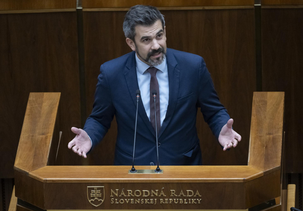 Na sn&iacute;mke poslanec parlamentu J&aacute;n Harga&scaron; (PS). FOTO: TASR/Martin Baumann