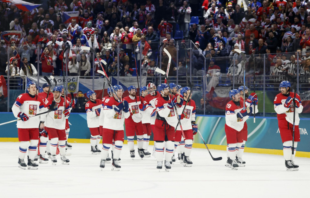 Hr&aacute;či Českej republiky oslavuj&uacute; po z&aacute;pase. FOTO: Reuters