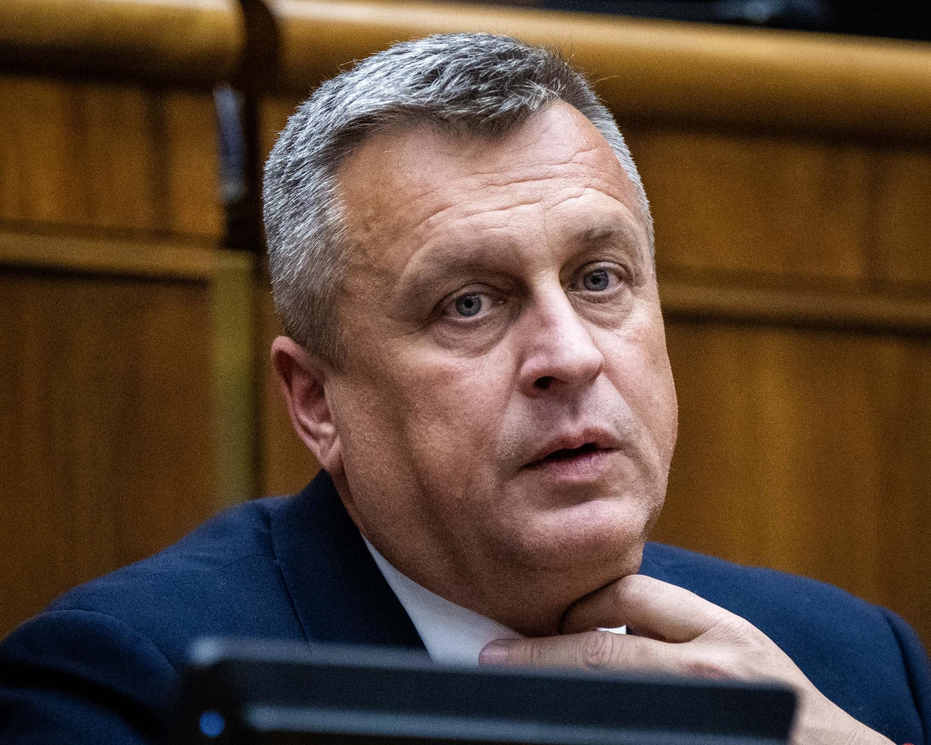 SNS žiada Šutaja Eštoka o preverenie údajného slovenského občianstva poslednej Epsteinovej partnerky