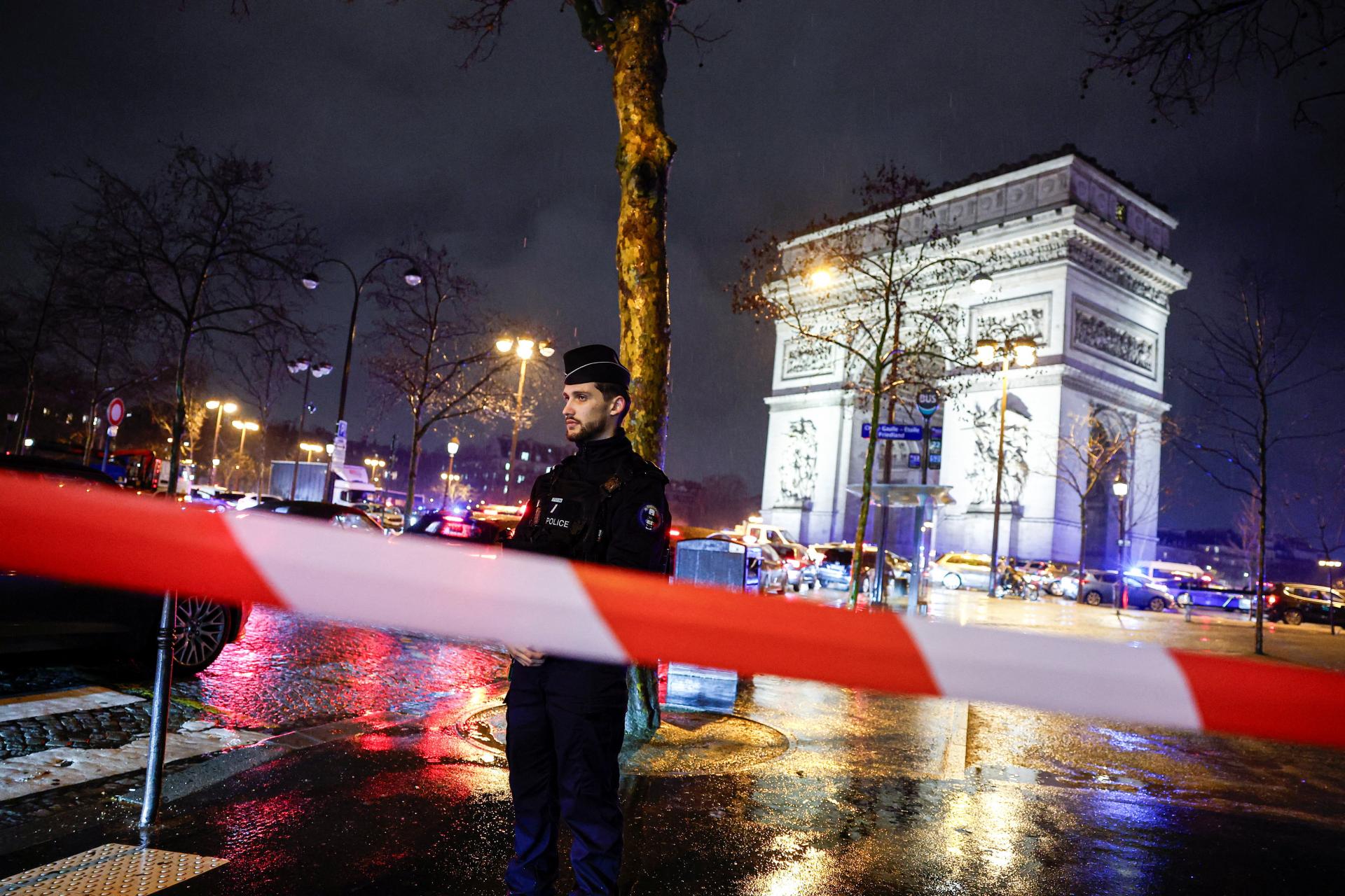 Vo franc&uacute;zskom Lyone zomrel 23-ročn&yacute; &scaron;tudent zbit&yacute; pri n&aacute;silnostiach okolo demon&scaron;tr&aacute;cie