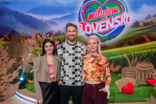 Spev&aacute;čky Erika Rein a Laura Weng s druh&yacute;m spev&aacute;kom Milujem Slovensko Samuelom Tomečkom.