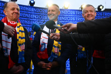 Sprava predseda Trenčianskeho samospr&aacute;vneho kraja Jaroslav Ba&scaron;ka, predseda parlamentu Richard Ra&scaron;i a prim&aacute;tor mesta Trenč&iacute;n Richard Rybn&iacute;ček. FOTO: TASR/Martin Medňansk&yacute;