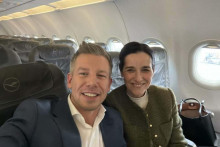Na stretnutia P&eacute;tera Magyara sprev&aacute;dzala Anita Orb&aacute;nov&aacute;, ktor&uacute; si Magyar vybral za pr&iacute;padn&uacute; ministerku zahraničia. FOTO: FB/P&eacute;ter Magyar