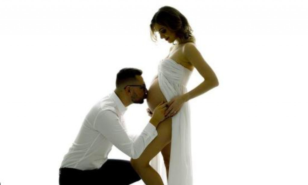 Dominika Star&aacute; s manželom na tehotenskom foten&iacute;.