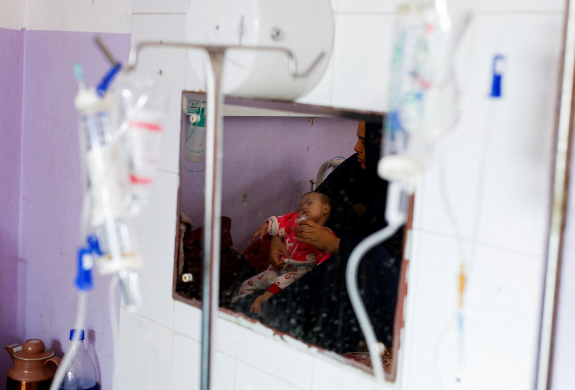 Lek&aacute;ri bez hran&iacute;c obmedzili svoju činnosť v N&aacute;sirovej nemocnici v P&aacute;sme Gazy, d&ocirc;vodom s&uacute; ozbrojenci