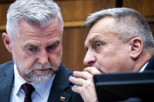 Na sn&iacute;mke podpredsedovia N&aacute;rodnej rady Tibor Ga&scaron;par a Andrej Danko. FOTO: TASR/Jakub Kotian