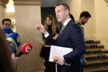 Na sn&iacute;mke minister &scaron;kolstva, v&yacute;skumu, v&yacute;voja a ml&aacute;deže Tom&aacute;&scaron; Drucker. FOTO: TASR/Pavel Neubauer