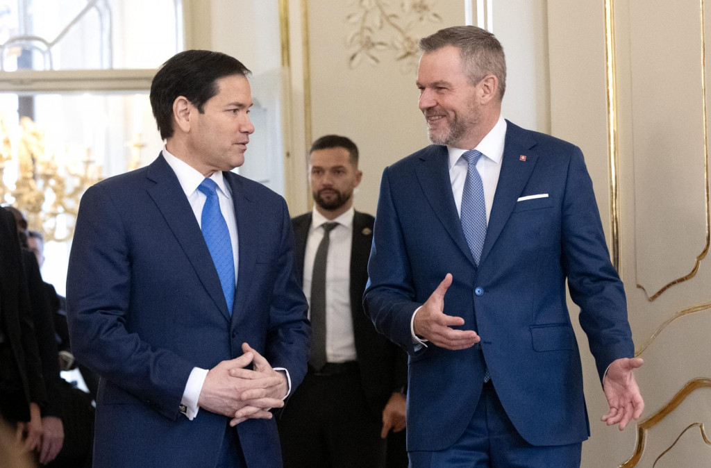 Na sn&iacute;mke prezident Peter Pellegrini a americk&yacute; minister zahraničn&yacute;ch vec&iacute; Marco Rubio počas prijatia v Prezidentskom pal&aacute;ci 15. febru&aacute;ra 2026 v Bratislave. FOTO: TASR/Pavel Neubauer