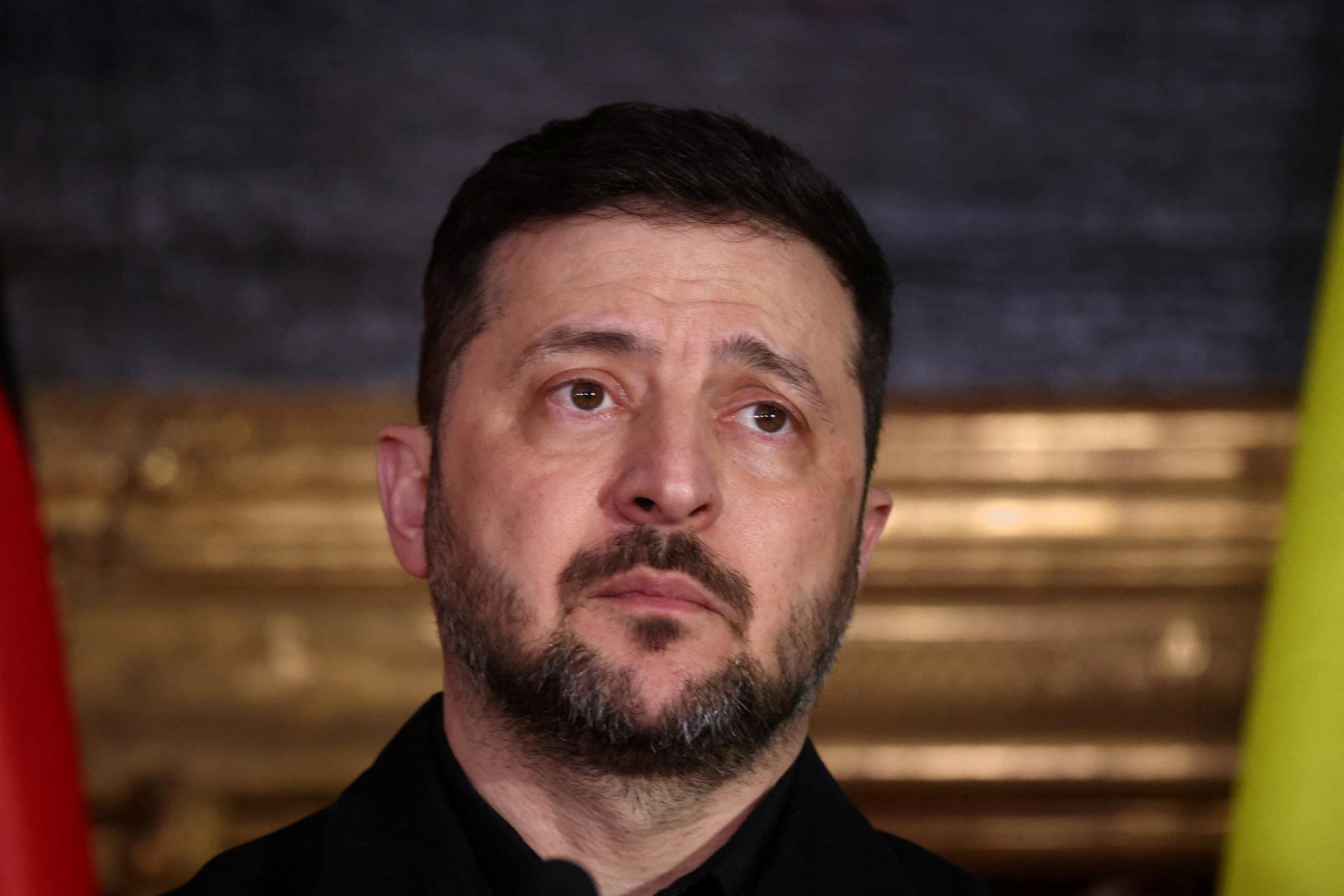 Ukrajinci by nes&uacute;hlasili s odovzdan&iacute;m &uacute;zemia Rusku. Zmrazenie na frontovej l&iacute;nii je in&aacute; vec, vrav&iacute; Zelenskyj