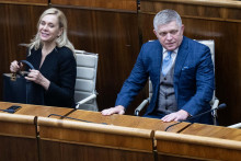 Na sn&iacute;mke zľava ministerka hospod&aacute;rstva Denisa Sakov&aacute; a predseda vl&aacute;dy Robert Fico.

FOTO: TASR/ J. Kotian