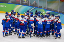 Slovensk&iacute; hokejisti sa te&scaron;ia z v&yacute;hry 6:2 po &scaron;tvrťfin&aacute;lovom dueli Slovensko - Nemecko na zimn&yacute;ch olympijsk&yacute;ch hr&aacute;ch. FOTO: TASR/Jaroslav Nov&aacute;k