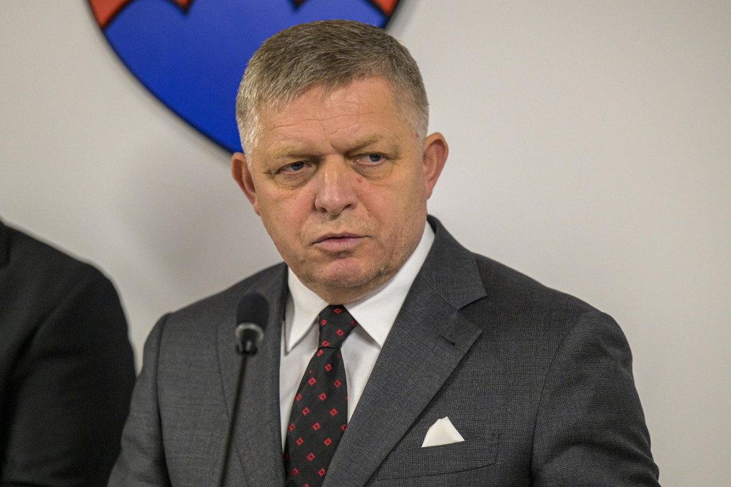 Na sn&iacute;mke predseda vl&aacute;dy SR Robert Fico (Smer-SD) na tlačovej konferencii po v&yacute;jazdovom rokovan&iacute; vl&aacute;dy SR v obci Vy&scaron;n&yacute; Orl&iacute;k v okrese Svidn&iacute;k v stredu 26. novembra 2025. FOTO TASR - Veronika Mihalikov&aacute; FOTO: Veronika Mihalikov&aacute;