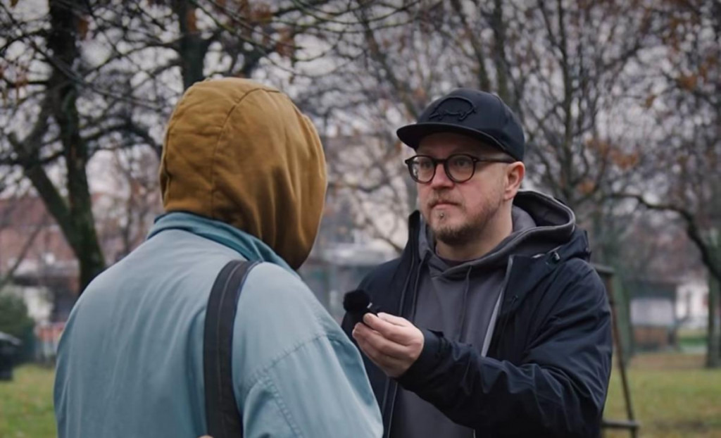 Čoje človek bez domova? Odpoveď aj n&aacute;vod na pomoc prin&aacute;&scaron;a kampaň OZ Vagus.