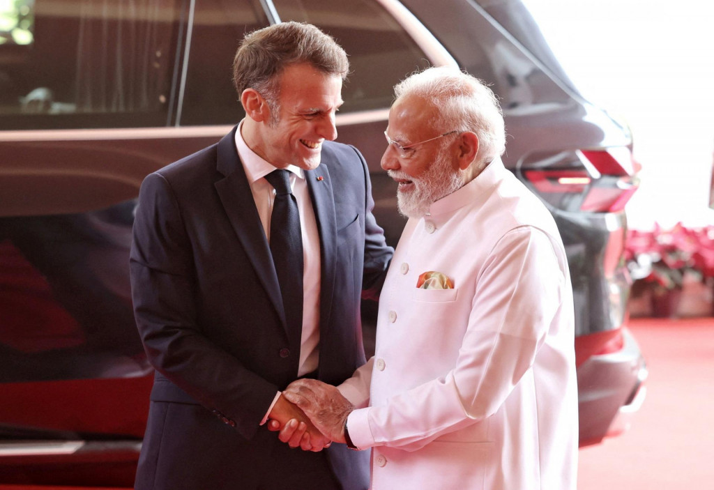 Indick&yacute; premi&eacute;r Nar&eacute;ndra M&oacute;d&iacute; sa stretol s franc&uacute;zskym prezidentom Emmanuelom Macronom. FOTO: Reuters