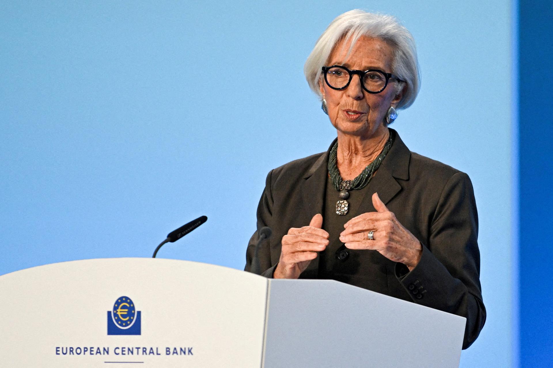 Euro oslabuje po spr&aacute;ve o možnom odst&uacute;pen&iacute; Lagardeovej z čela Eur&oacute;pskej centr&aacute;lnej banky