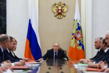 Ľudia v Rusku si robia starosti kv&ocirc;li rast&uacute;cim životn&yacute;m n&aacute;kladom. FOTO: TASR/AP
