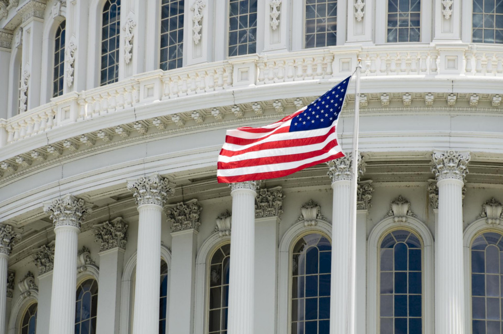 vlajka USA pri Kapitole FOTO: Dreamstime