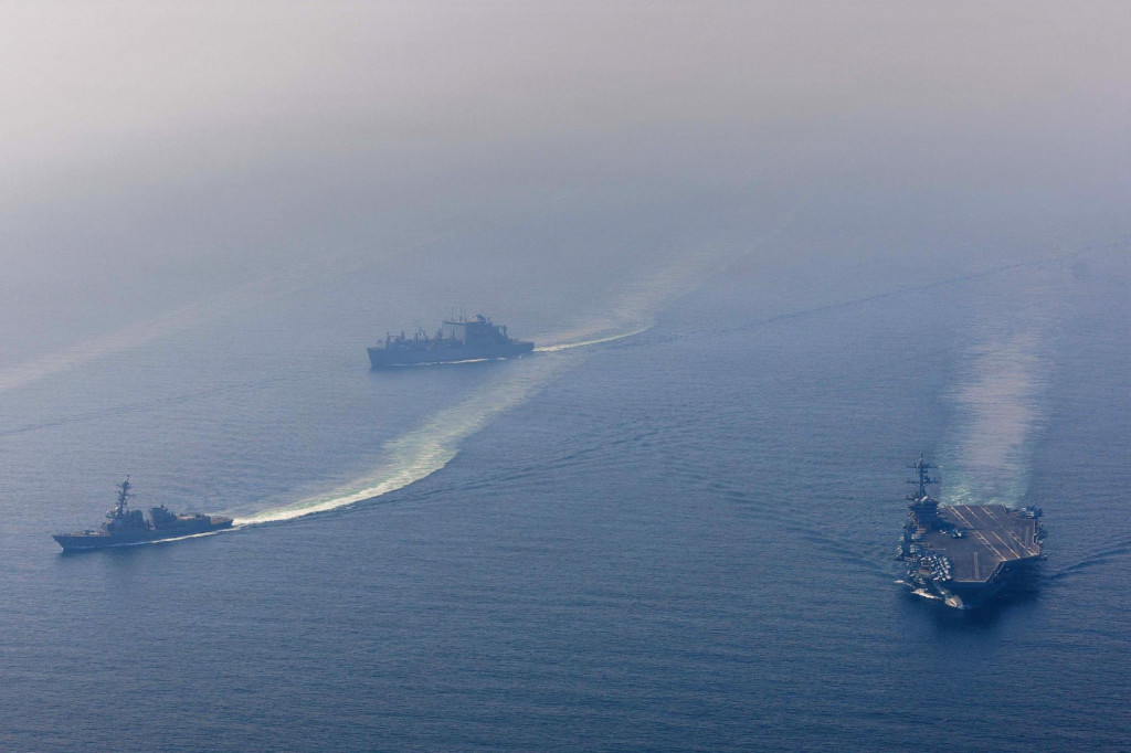Americk&aacute; lietadlov&aacute; loď USS Abraham Lincoln. FOTO: REUTERS