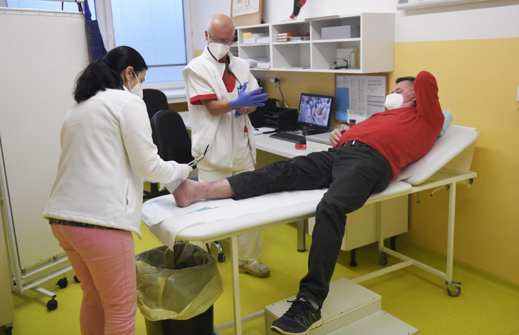 Počas rokovan&iacute; s poisťovňami m&ocirc;žu ambulancie z&iacute;skať viac finanic&iacute;. FOTO: TASR/F. Iv&aacute;n