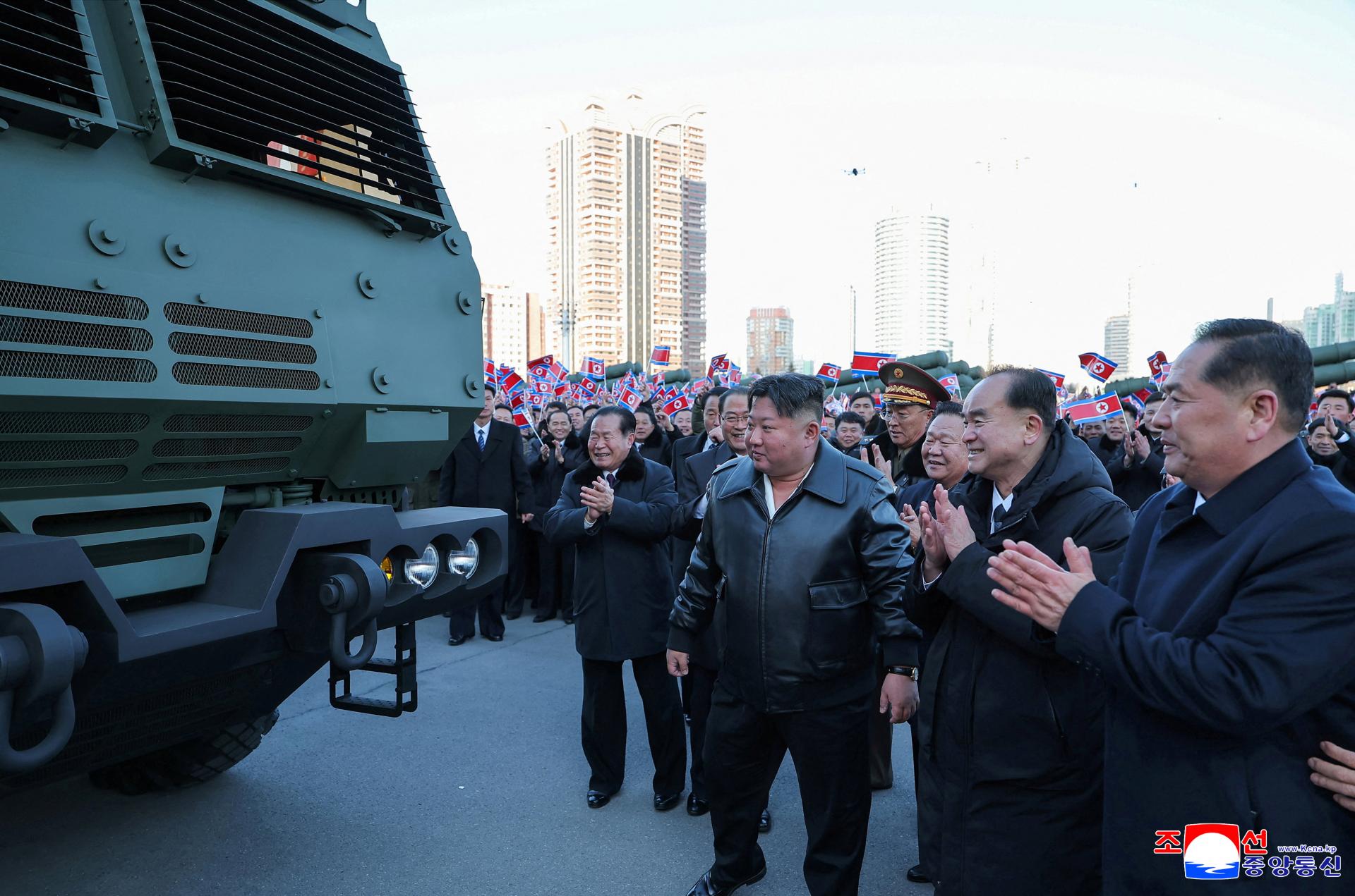 Kim si sadol za volant raketometu. S&uacute; &uacute;žasn&eacute;, chv&aacute;lil nov&eacute; zbrane vybaven&eacute; umelou inteligenciou