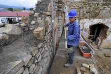 Transakčn&uacute; daň s&iacute;ce živnostn&iacute;ci už platiť nemusia, in&eacute; daňov&eacute; &uacute;lohy im v&scaron;ak zost&aacute;vaj&uacute;.

FOTO: TASR/O. Ondr&aacute;&scaron;