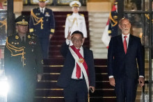 Jos&eacute; Mar&iacute;a Balc&aacute;zar  bude viesť krajinu až do n&aacute;stupu svojho n&aacute;stupcu 28. j&uacute;la, po prezidentsk&yacute;ch voľb&aacute;ch, ktor&eacute; s&uacute; napl&aacute;novan&eacute; na 12. apr&iacute;la. FOTO: REUTERS