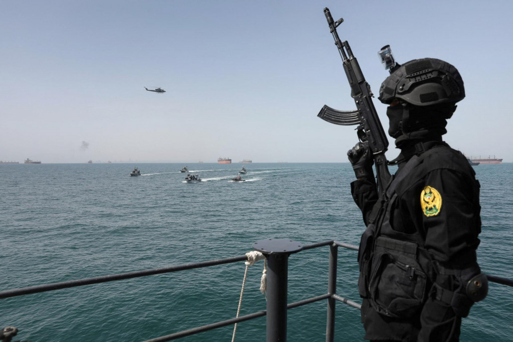 Člen ir&aacute;nskej arm&aacute;dy. FOTO: Reuters