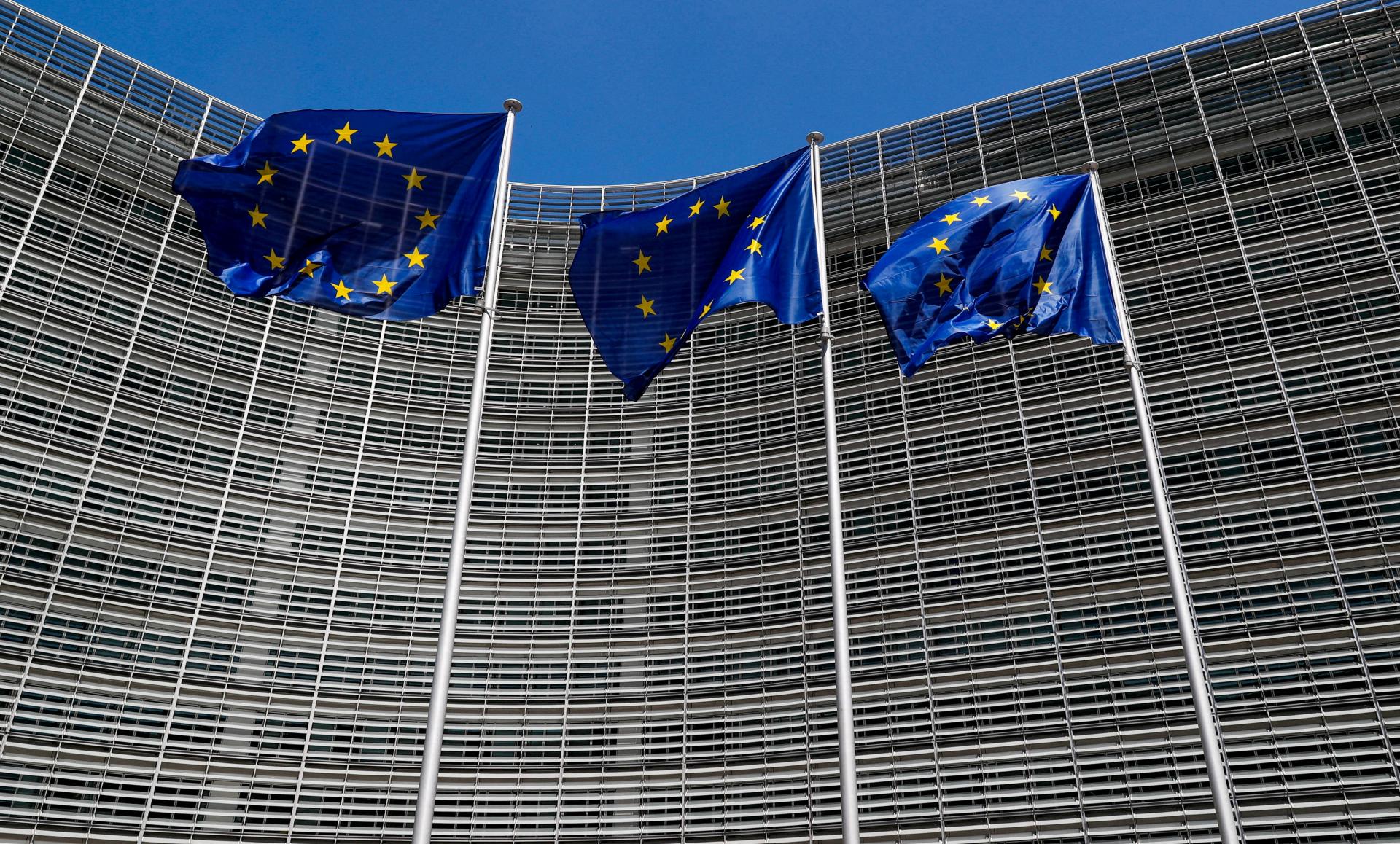 Deväť štátov EÚ kritizuje plán Eurokomisie prijať 2500 nových zamestnancov a zvýšiť administratívne výdavky