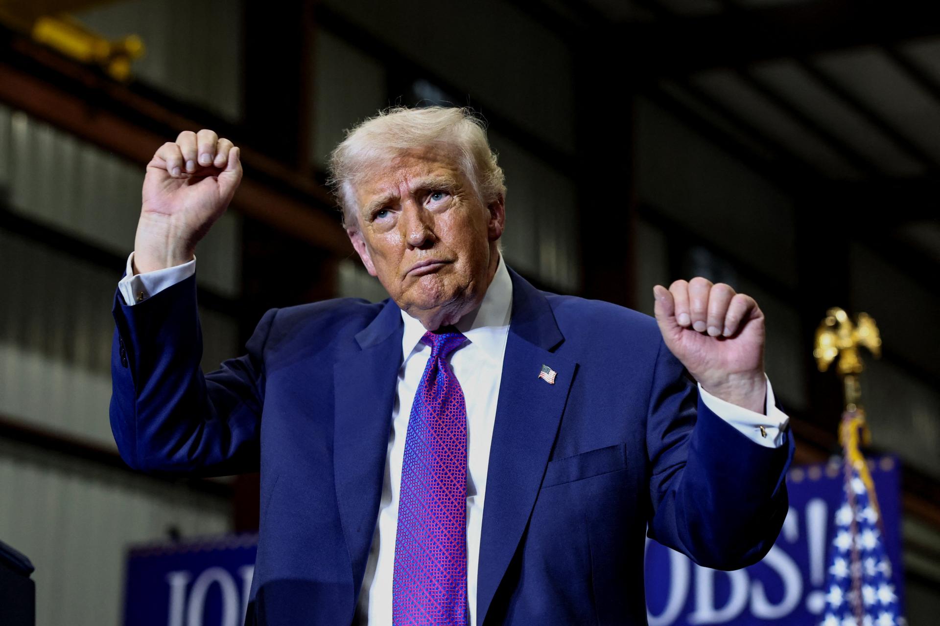 Trump oznámil zavedenie globálneho cla vo výške desať percent. Nariadenie podpíše ešte dnes