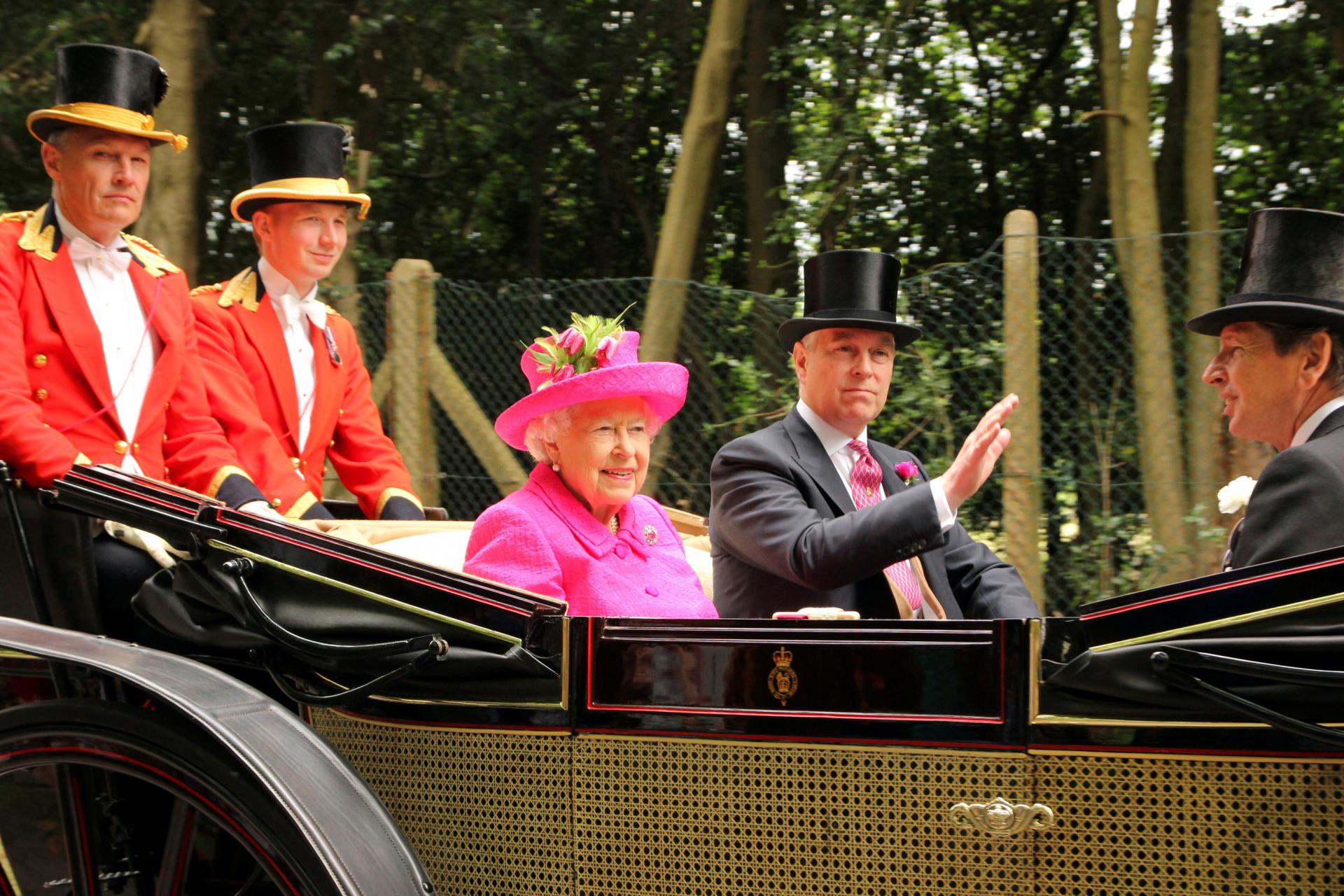 Monarchia v nepreb&aacute;dan&yacute;ch vod&aacute;ch: čo znamen&aacute; zatknutie b&yacute;val&eacute;ho princa Andrewa