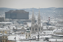Viedeň zasiahli siln&eacute; snehov&eacute; zr&aacute;žky. FOTO: Reuters