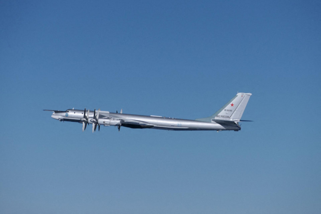 Rusk&yacute; strategick&yacute; bombard&eacute;r Tu-95. FOTO: Reuters