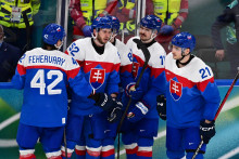Martin Feh&eacute;rv&aacute;ry, Martin Marinčin, Milo&scaron; Kelemen a Adam Ružička v semifin&aacute;lovom z&aacute;pase USA - Slovensko na zimn&yacute;ch olympijsk&yacute;ch hr&aacute;ch.