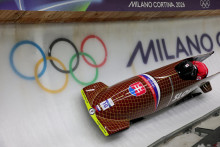 Slovensk&eacute; bobistky Vikt&oacute;ria Čerňansk&aacute; a Lucia Mokr&aacute;&scaron;ov&aacute;. FOTO: Reuters