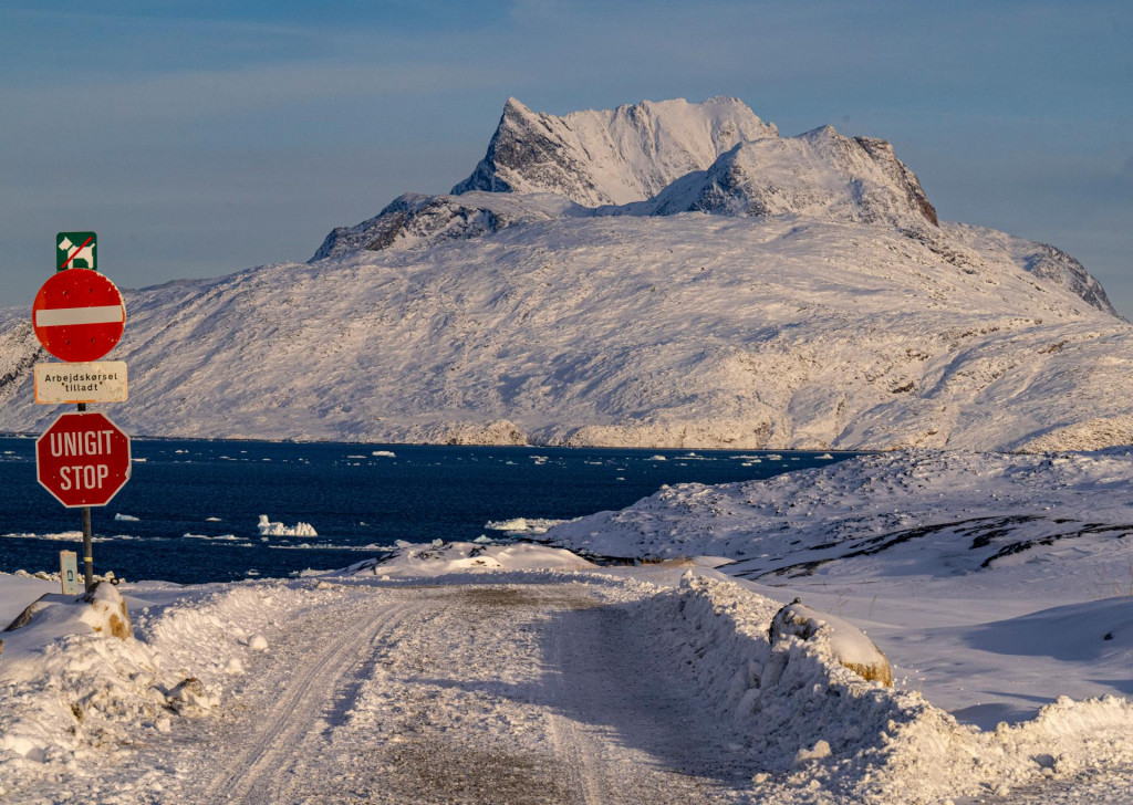 Dopravn&eacute; značenie v meste Nuuk v Gr&oacute;nsku. FOTO TASR/AP