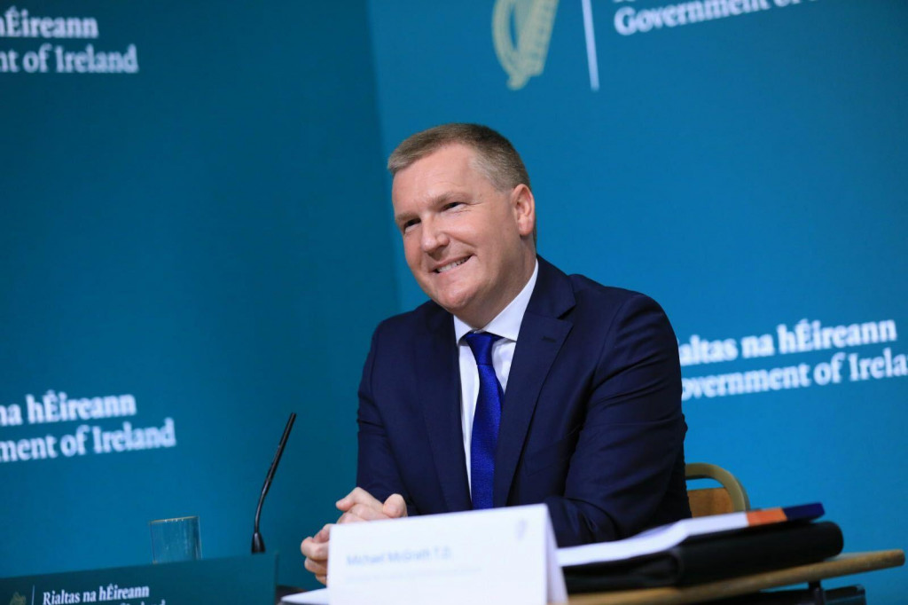 Eurokomis&aacute;r Michael McGrath vn&iacute;ma dezinform&aacute;cie ako tlak na demokraciu. FOTO: M. McGrath FB