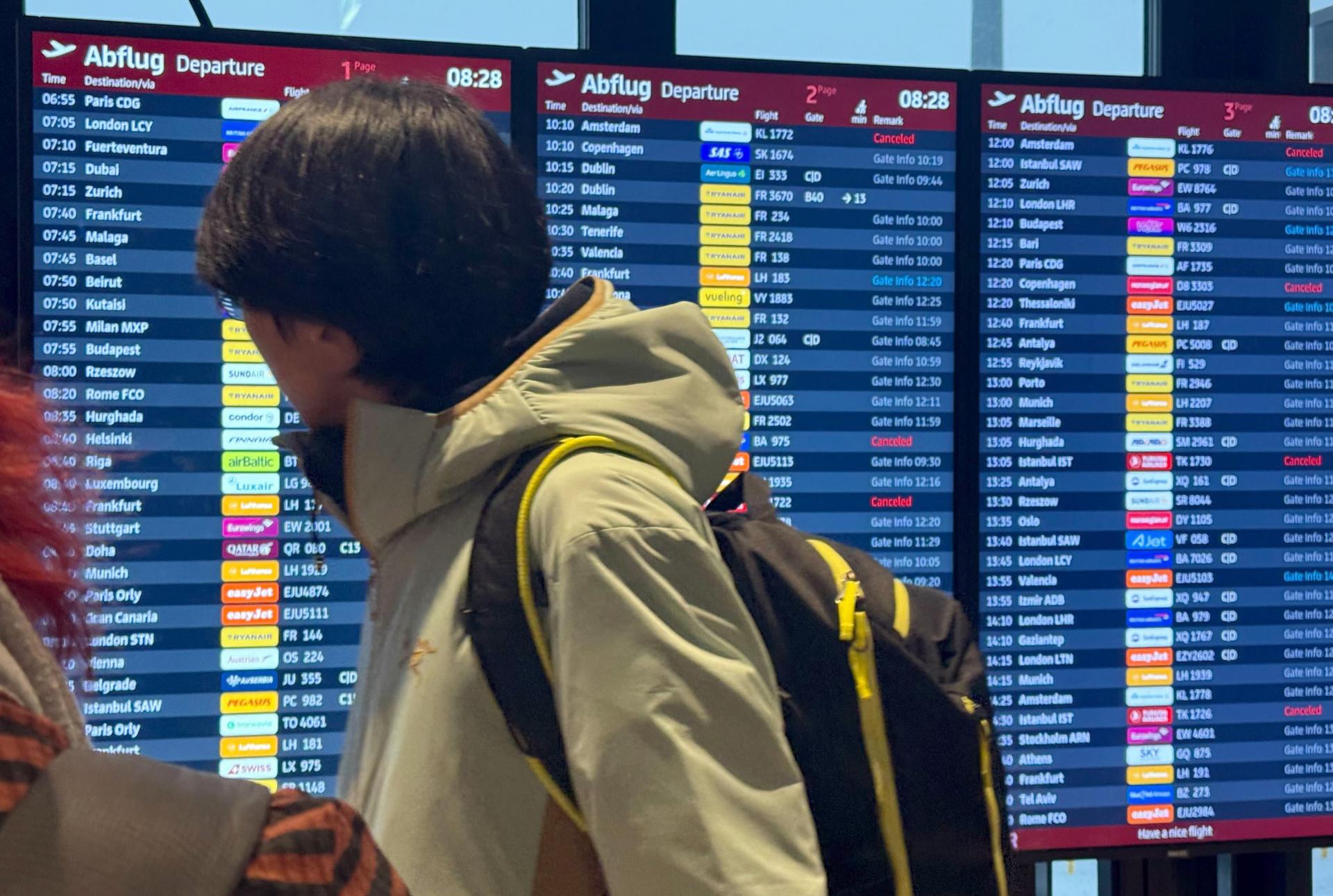 Leteck&eacute; spoločnosti zru&scaron;ili desiatky letov do Mexika po vypuknut&iacute; n&aacute;silnost&iacute;