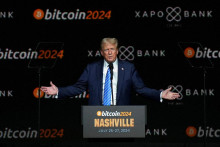 Cena Bitcoinu reagovala na zru&scaron;enie a op&auml;tovn&eacute; zavedenie ciel v USA americk&yacute;m prezidentom Donaldom Trumpom. FOTO: Reuters