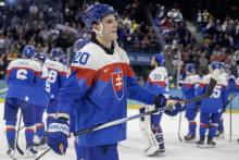 Na sn&iacute;mke v popred&iacute; slovensk&yacute; hokejista Juraj Slavkovsk&yacute;, ktor&yacute; bol na olympijsk&yacute;ch hr&aacute;ch ťah&uacute;ňom Slovenska a dostal sa aj do najlep&scaron;ej &scaron;estky turnaja.

FOTO: TASR/ M. Baumann