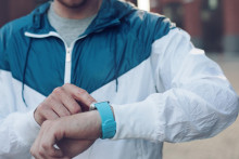 Smart hodinky sa ukazuj&uacute; ako dobr&aacute; invest&iacute;cia. Dok&aacute;žu aj zachr&aacute;niť život.