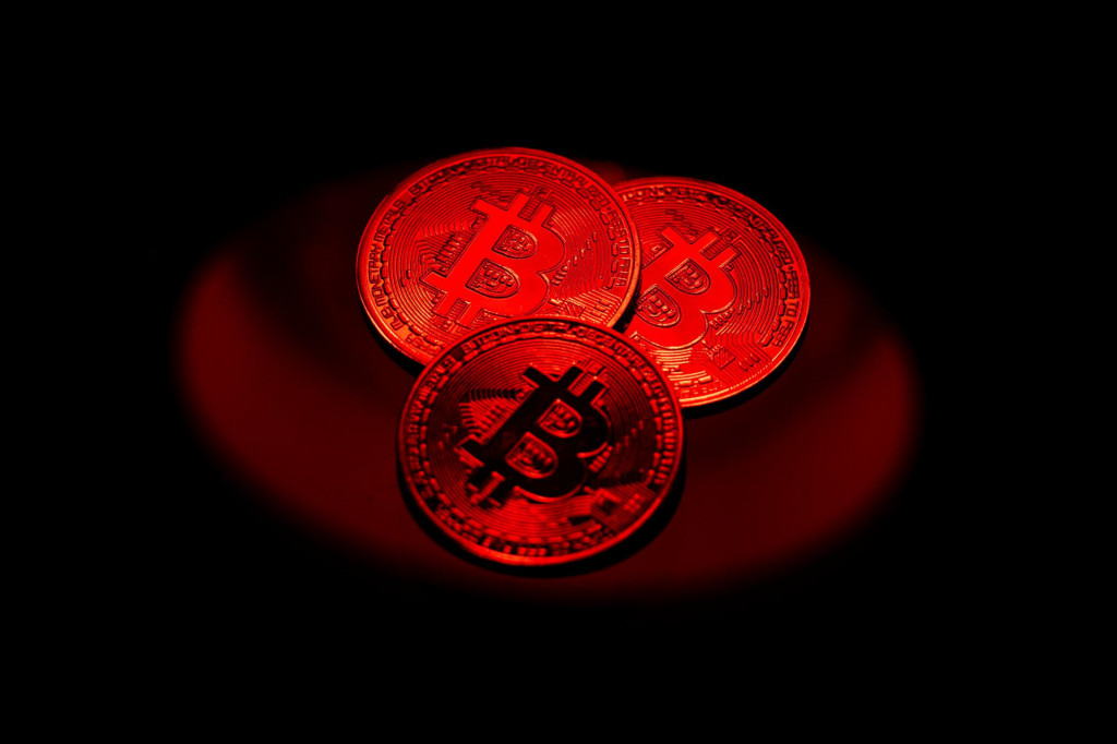 Na arch&iacute;vnej sn&iacute;mke z 28. febru&aacute;ra 2024 mince kryptomeny Bitcoin s&uacute; vystaven&eacute; v Berl&iacute;ne. FOTO: TASR/AP