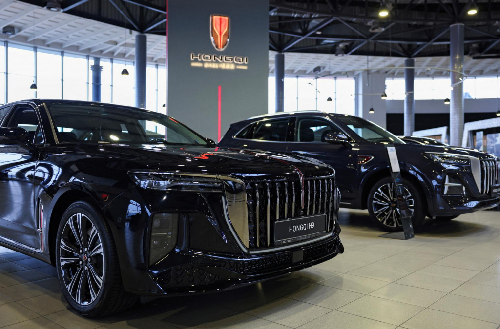 V Rusku je zvl&aacute;&scaron;ť po odchode z&aacute;padn&yacute;ch automobiliek z trhu konkurencia oveľa men&scaron;ia, a navy&scaron;e tam žiadne dot&aacute;cie nie s&uacute;, čo konečn&uacute; cenu nov&yacute;ch &aacute;ut neznižuje. FOTO: REUTERS