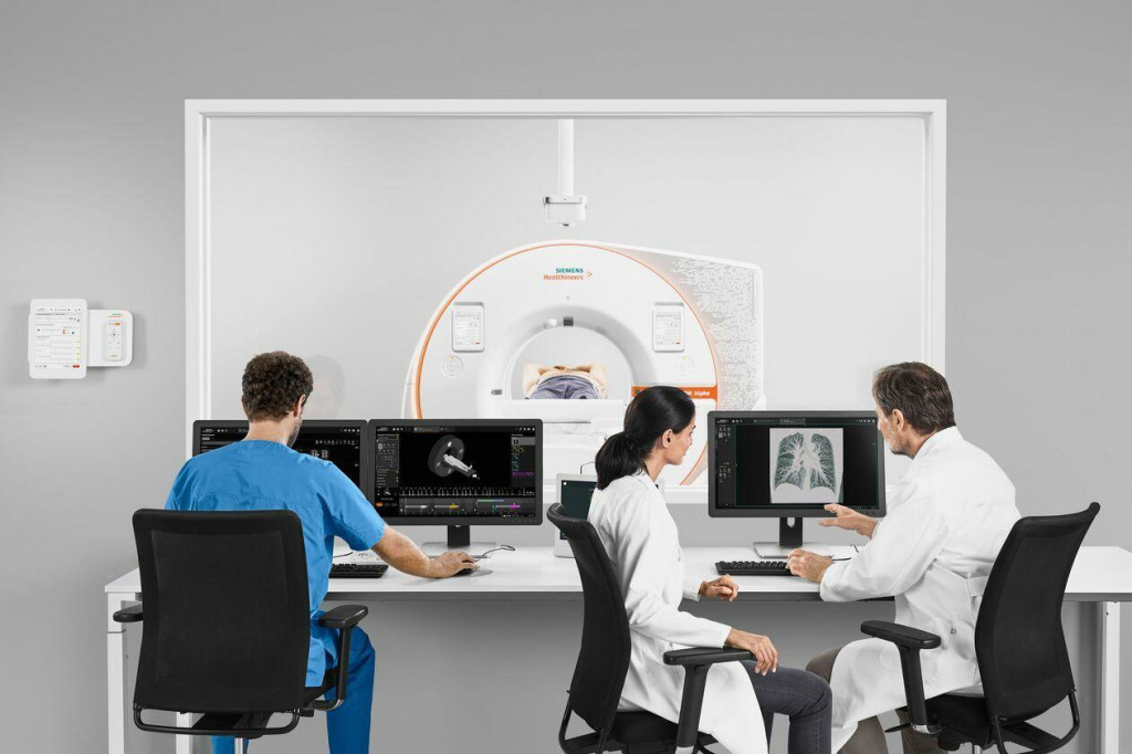 NAEOTOM Alpha s QuantaMax detektorom eliminuje elektronick&yacute; &scaron;um a poskytuje niekoľkon&aacute;sobne vy&scaron;&scaron;ie priestorov&eacute; rozl&iacute;&scaron;enie (približne 0.2 mm v sten&aacute;ch koron&aacute;rnych art&eacute;ri&iacute;) oproti konvenčn&yacute;m CT.