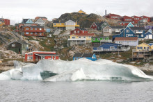 Na sn&iacute;mke gr&oacute;nske mesto Ilulissat.