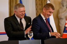 Premi&eacute;r Robert Fico a česk&yacute; predseda vl&aacute;dy Andrej Babi&scaron;.

FOTO: REUTERS