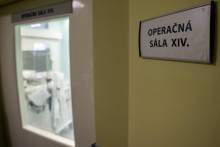 V&scaron;etky tri poisťovne hl&aacute;sia skr&aacute;tenie čakac&iacute;ch leh&ocirc;t. FOTO: TASR/M. Baumann