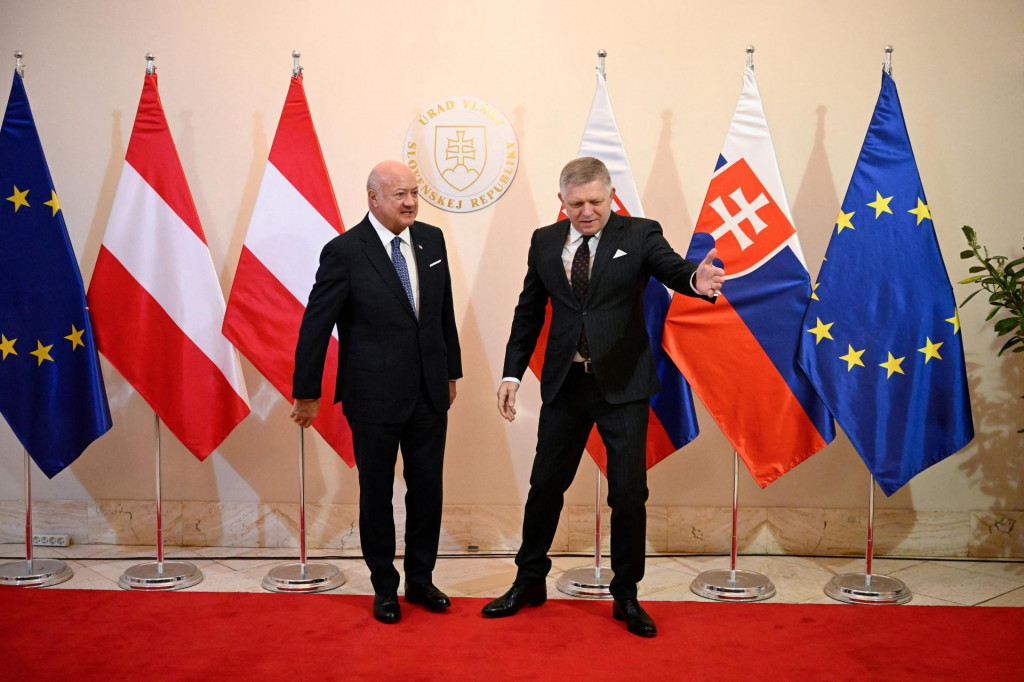&Scaron;&eacute;f rak&uacute;skej vl&aacute;dy je na sn&iacute;mke z 10. febru&aacute;ra zachyten&yacute; s Robertom Ficom počas n&aacute;v&scaron;tevy Bratislavy. FOTO: Reuters