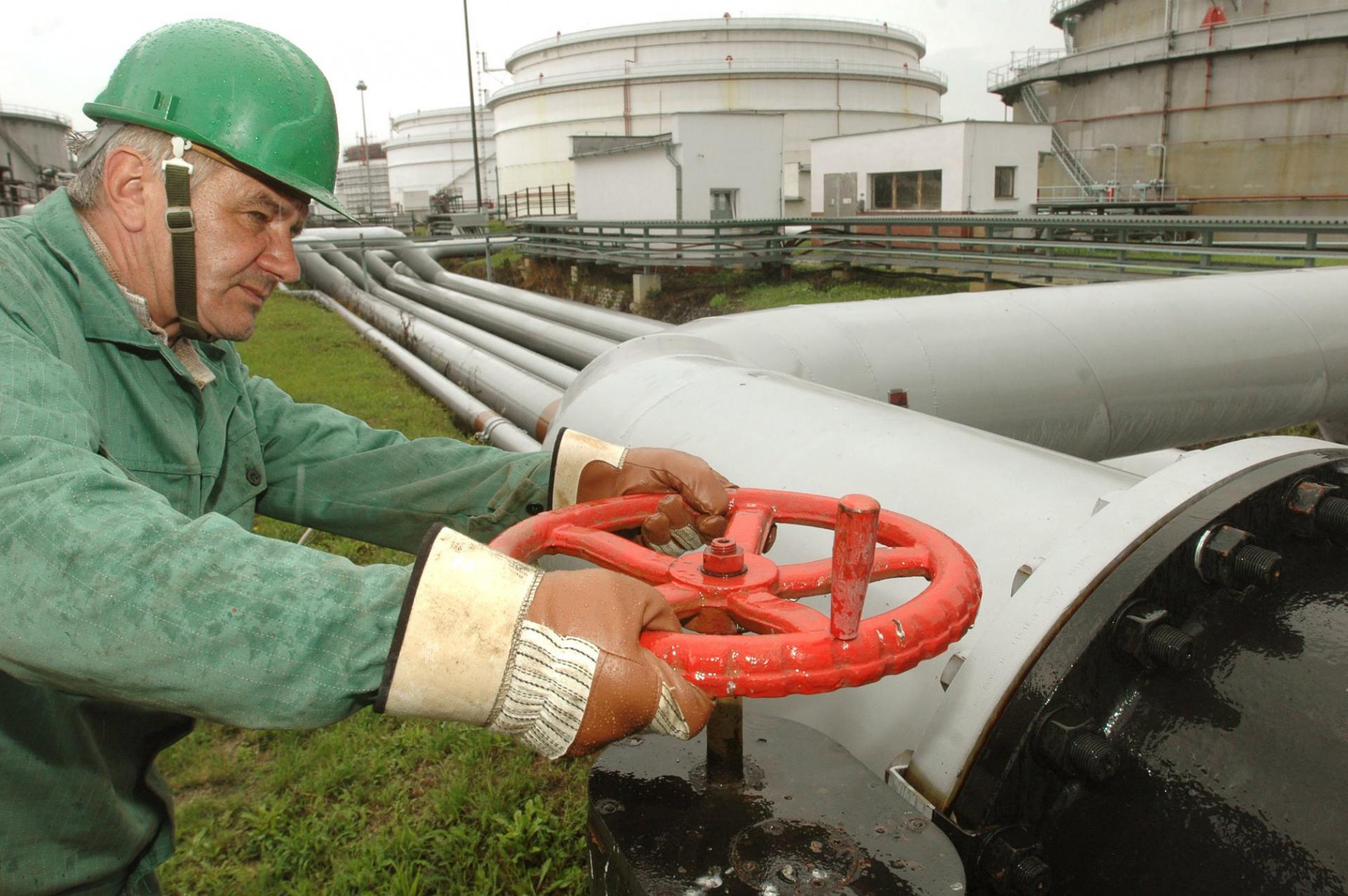 Maďarsko chce, aby E&Uacute; vyslala k ropovodu na Ukrajine misiu aj za &uacute;časti Slovenska