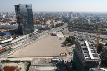 Aktu&aacute;lne m&aacute; hlavn&eacute; mesto podp&iacute;san&eacute; zmluvy, z ktor&yacute;ch vypl&yacute;va finančn&eacute; plnenie na &uacute;rovni okolo 89 mili&oacute;nov eur. FOTO: HN/Peter Mayer